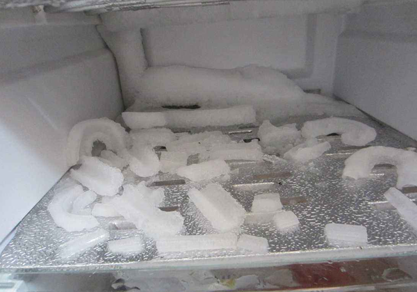 海尔冰箱冷藏室后面结冰的原因及解决方法