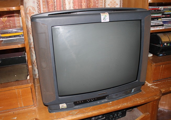 电视机遥控能把电视机调成黑屏吗