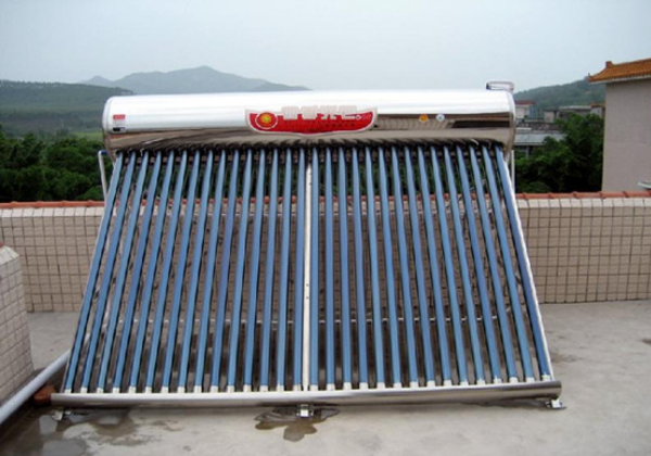 四季沐歌太阳能热水器电池更换指南
